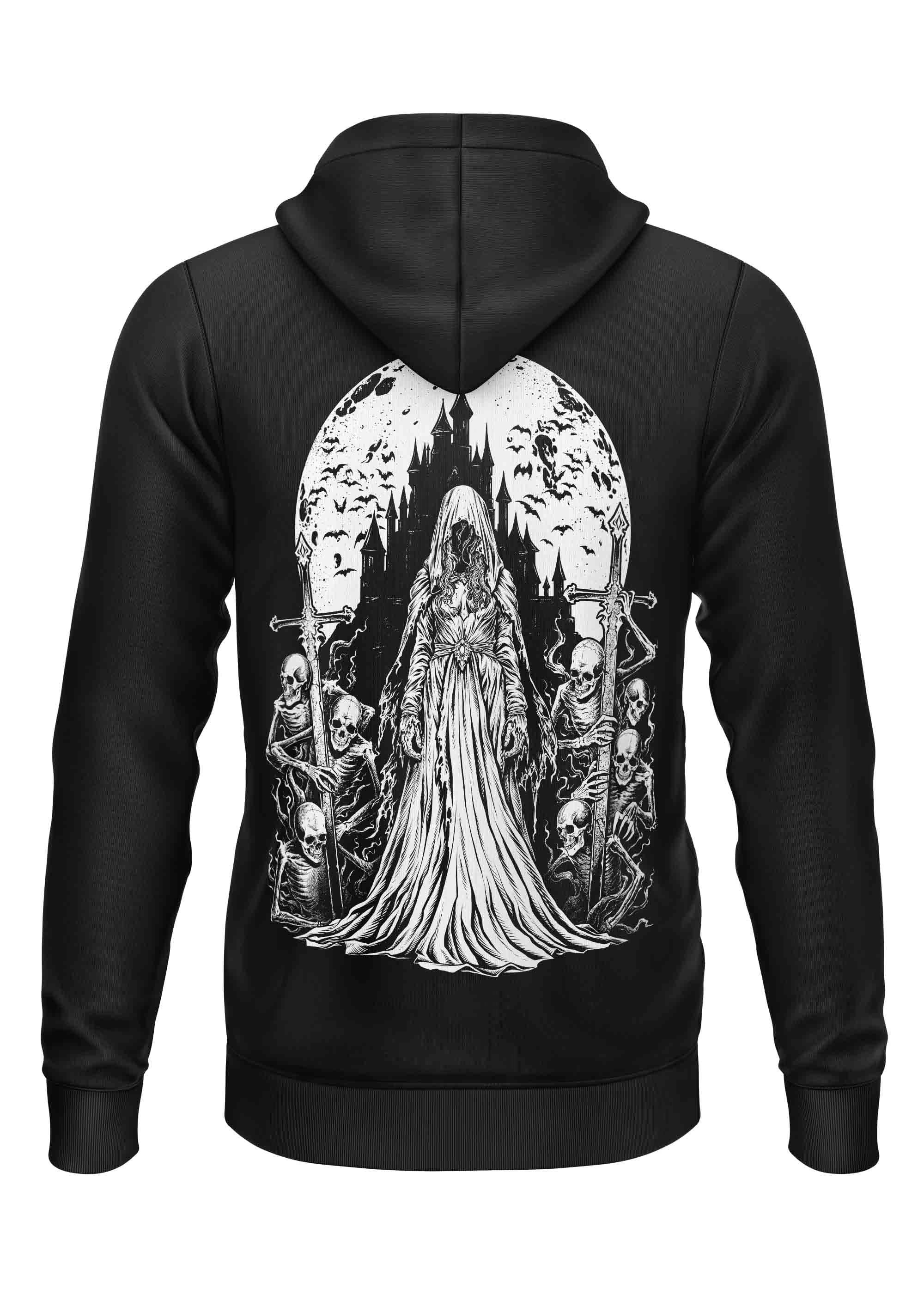 Schwarzer Kapuzenpulli mit weißem Gothic-Kunstdruck einer Kapuzenfigur, umgeben von Skeletten unter einem Mond und einem Schloss.